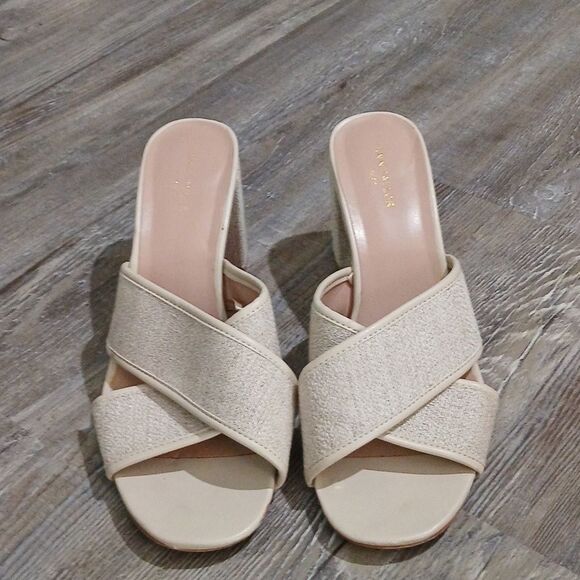 Ann Taylor Factory light beige cross over strap block heel sandals Sz 8.5 EUC - Picture 2 of 9